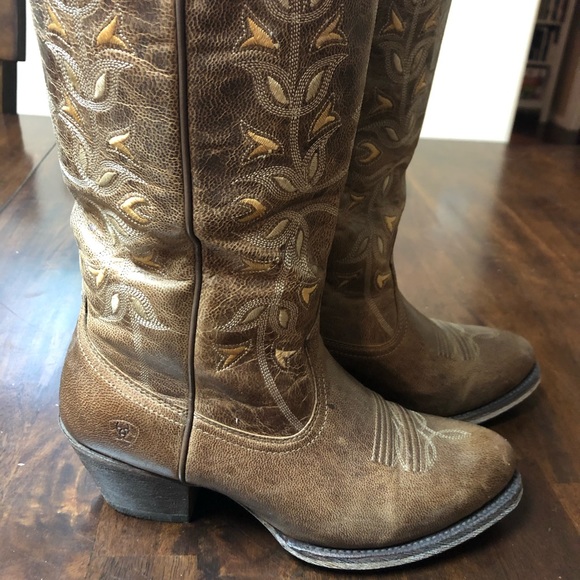 ariat desert holly